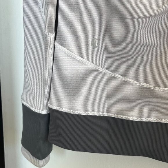 lululemon vintage High Neck Run Hoodie - Picture 4 of 6